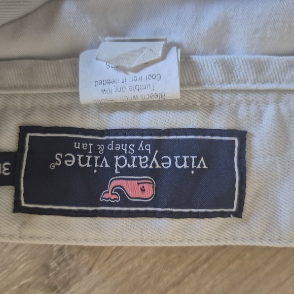 Vineyard Vines White Shorts with Flag Embroidery - Picture 4 of 5